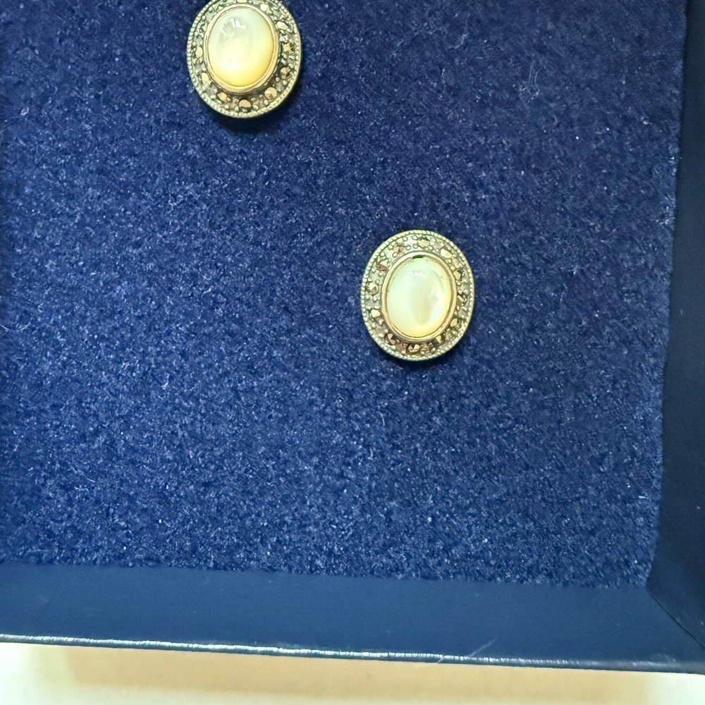 Montana Silversmiths Silver and Cream Oval Earrings NIB